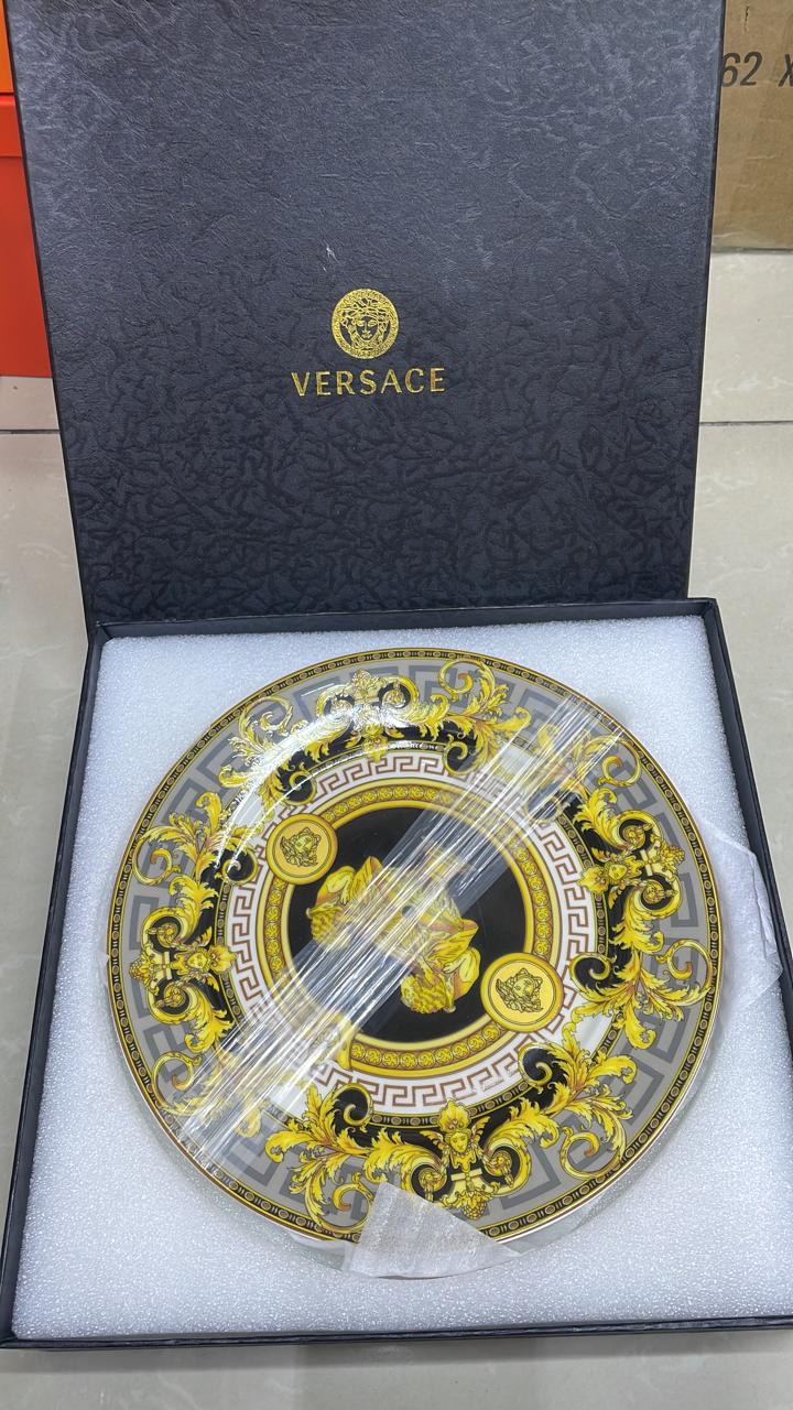 Serving tray diameter of 32 cm from Versace